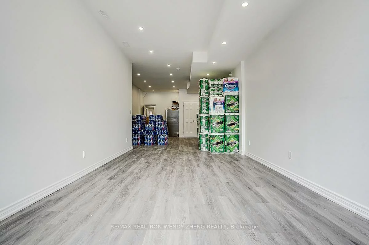 1015, Weston, Weston, Toronto