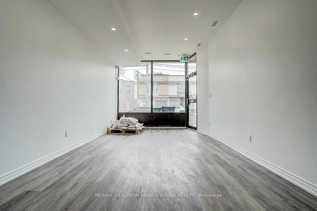 1015, Weston, Weston, Toronto