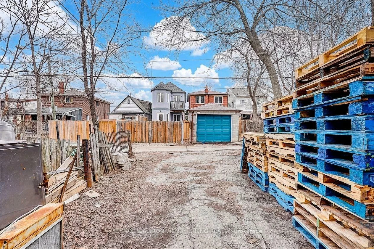 1015, Weston, Weston, Toronto