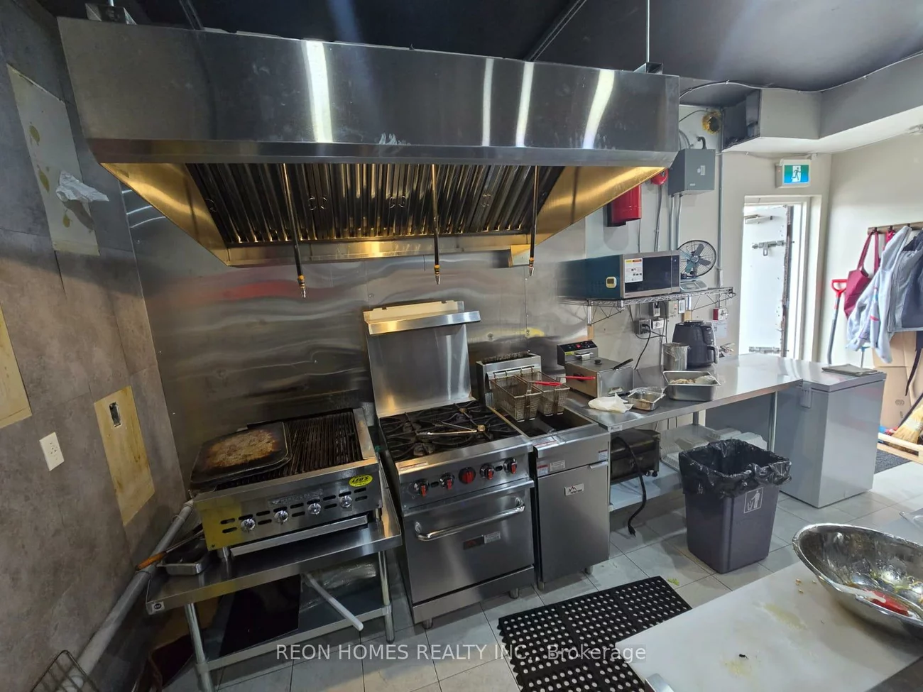 675, The Queensway, Stonegate-Queensway, Toronto