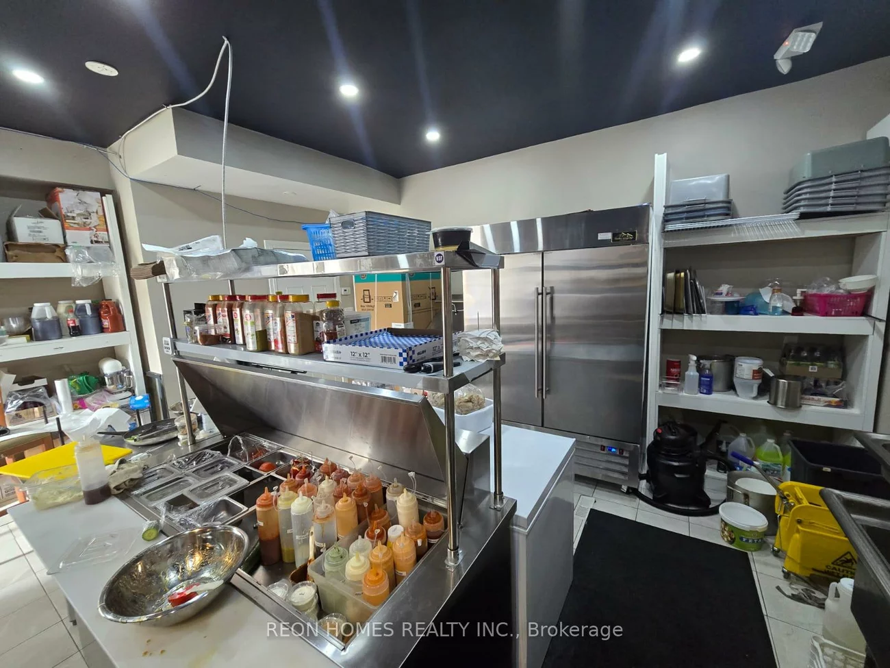 675, The Queensway, Stonegate-Queensway, Toronto