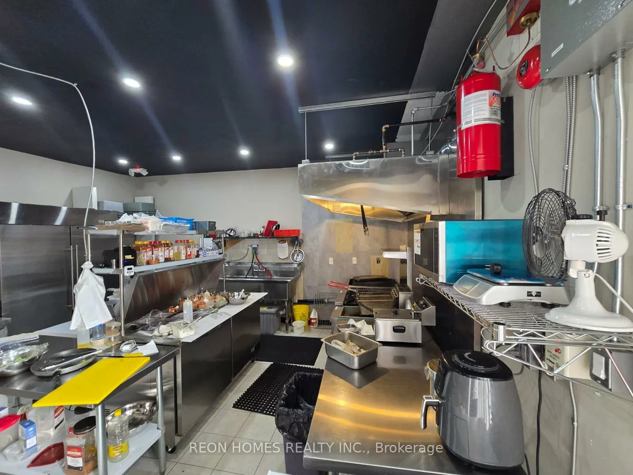 675, The Queensway, Stonegate-Queensway, Toronto