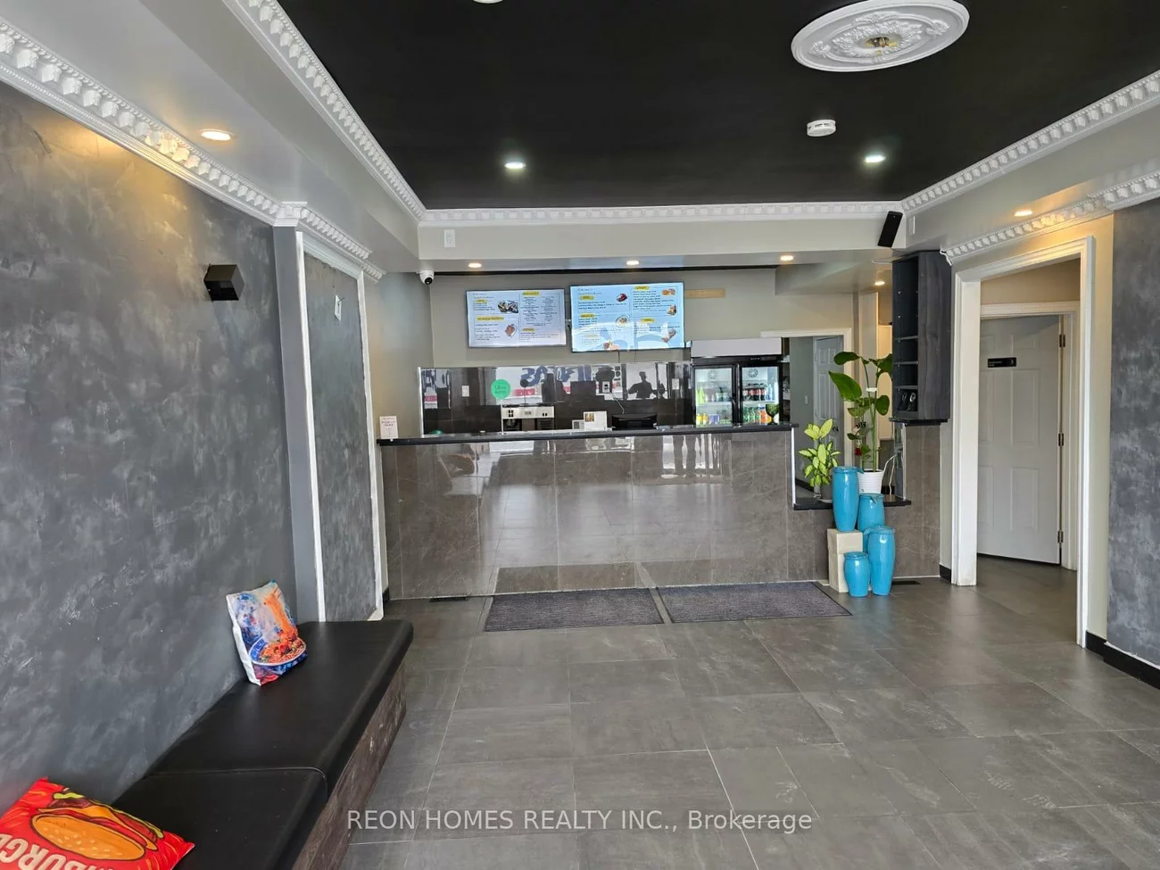 675, The Queensway, Stonegate-Queensway, Toronto