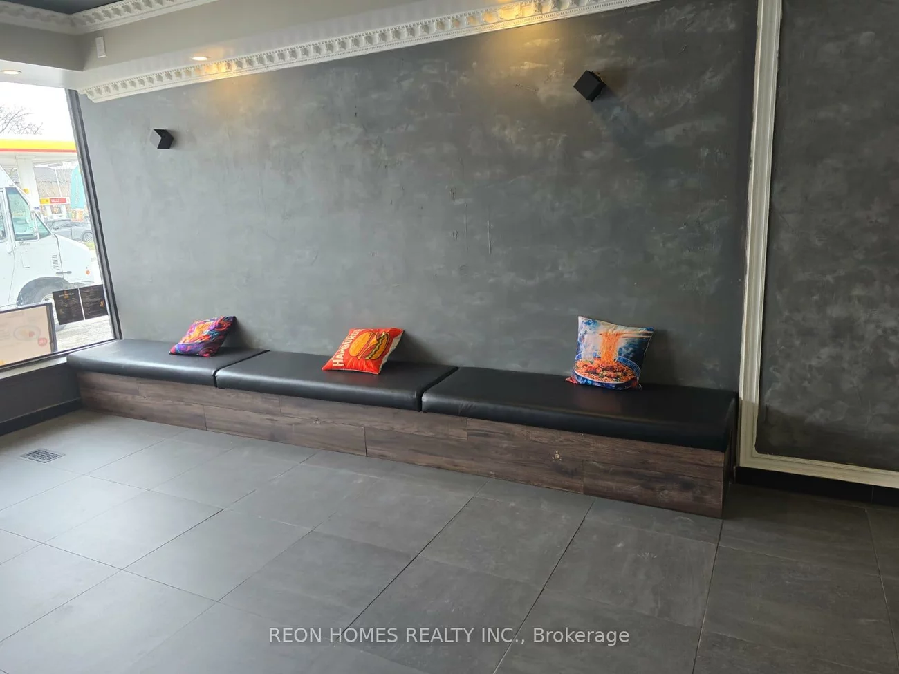 675, The Queensway, Stonegate-Queensway, Toronto