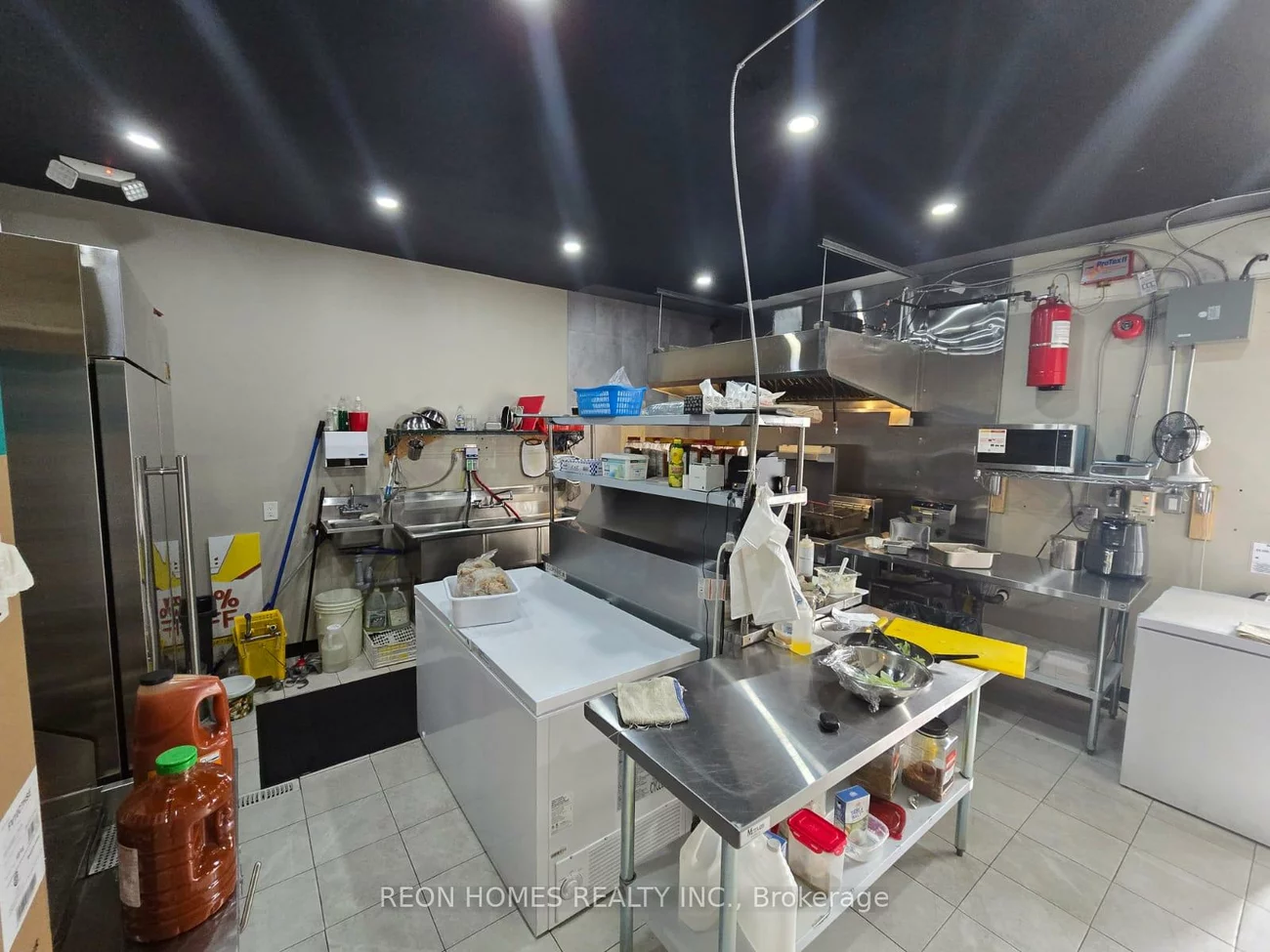 675, The Queensway, Stonegate-Queensway, Toronto