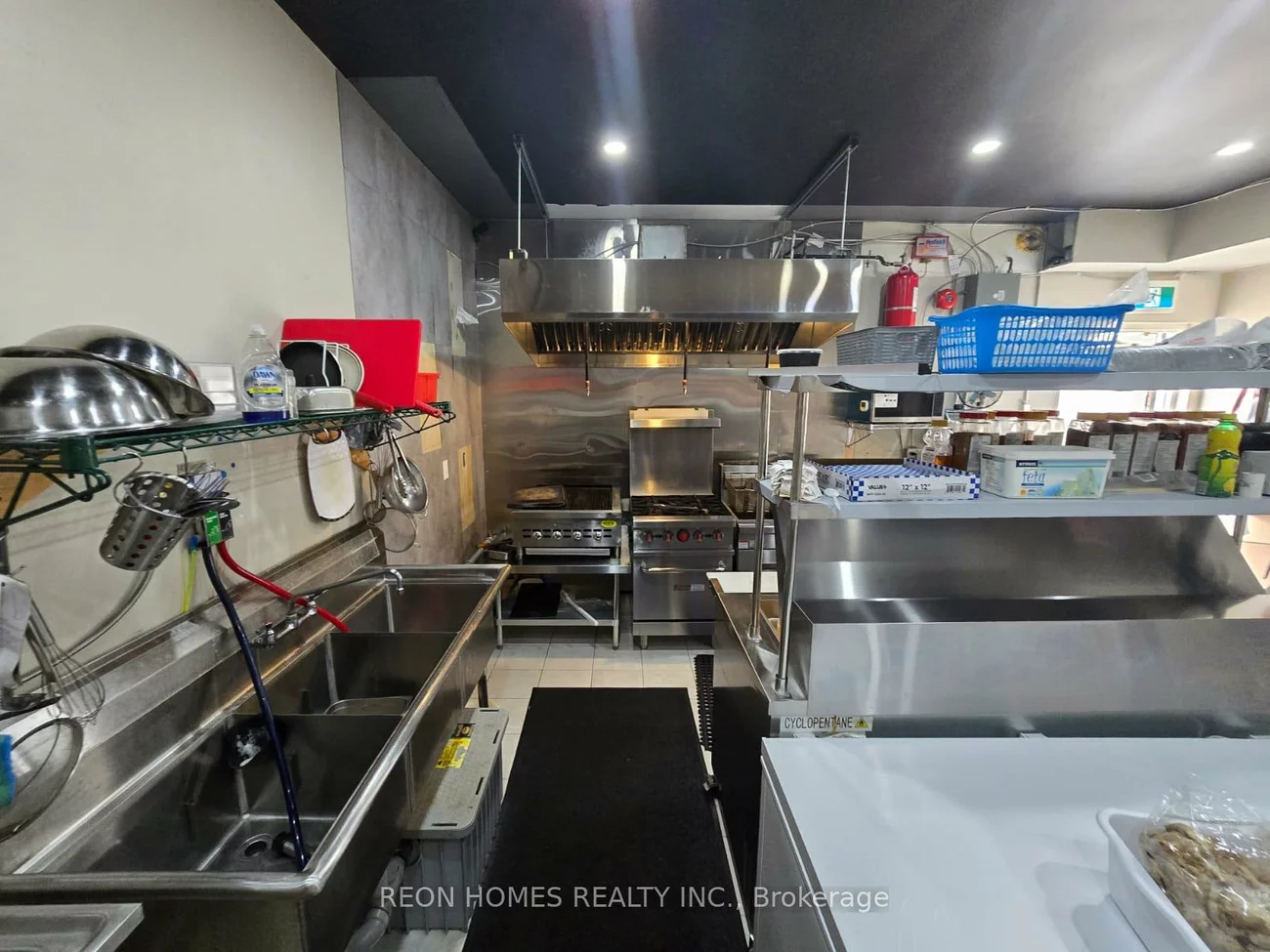 675, The Queensway, Stonegate-Queensway, Toronto