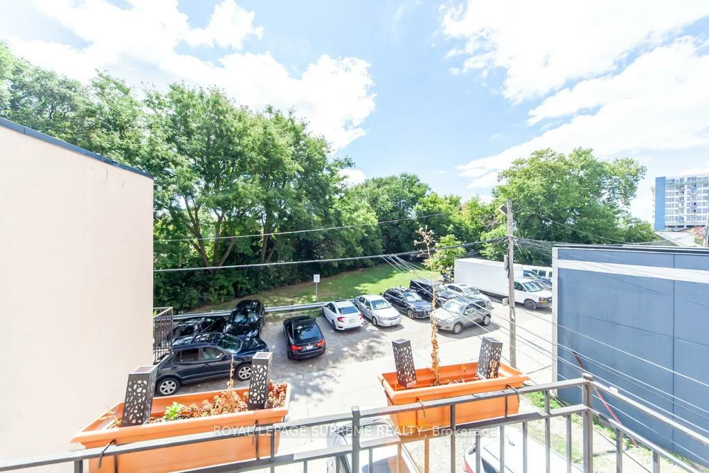 529, Rogers, Keelesdale-Eglinton West, Toronto