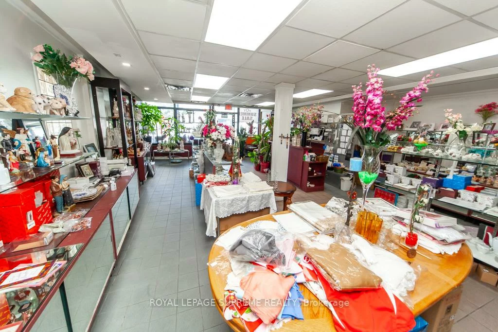 529, Rogers, Keelesdale-Eglinton West, Toronto