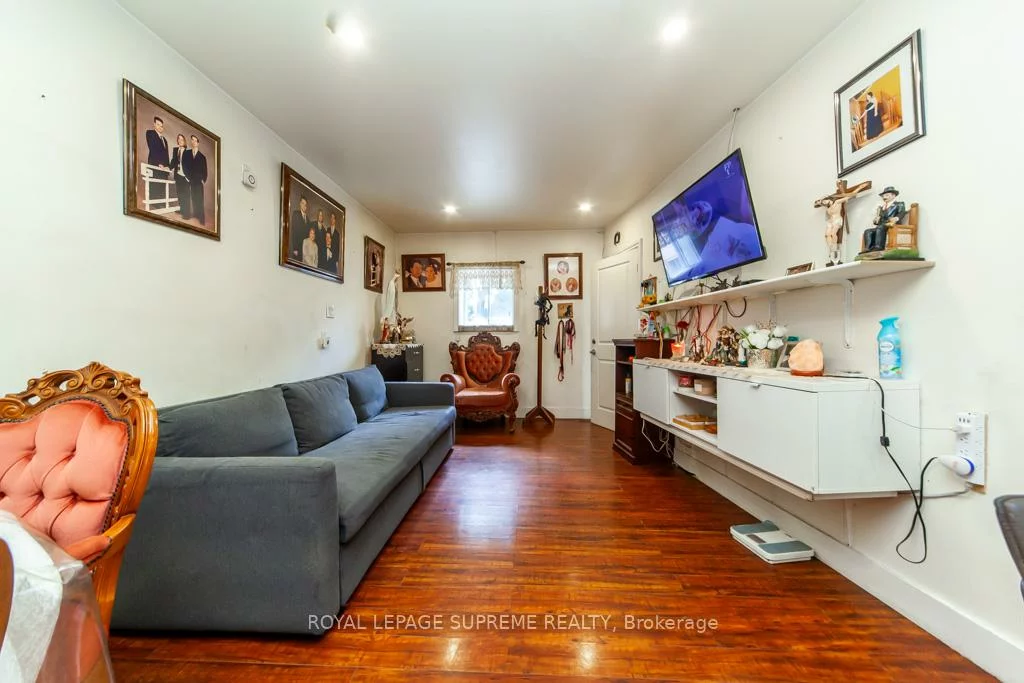 529, Rogers, Keelesdale-Eglinton West, Toronto