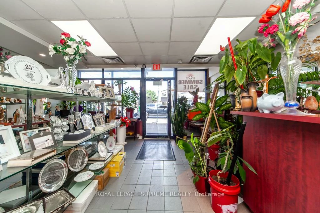 529, Rogers, Keelesdale-Eglinton West, Toronto