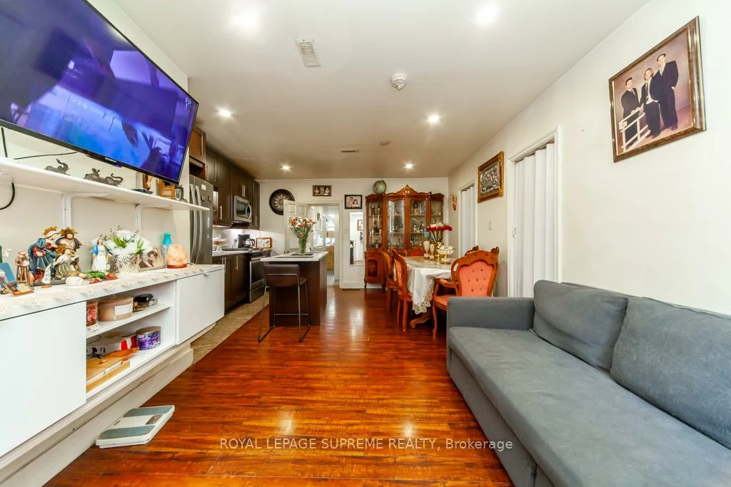 529, Rogers, Keelesdale-Eglinton West, Toronto