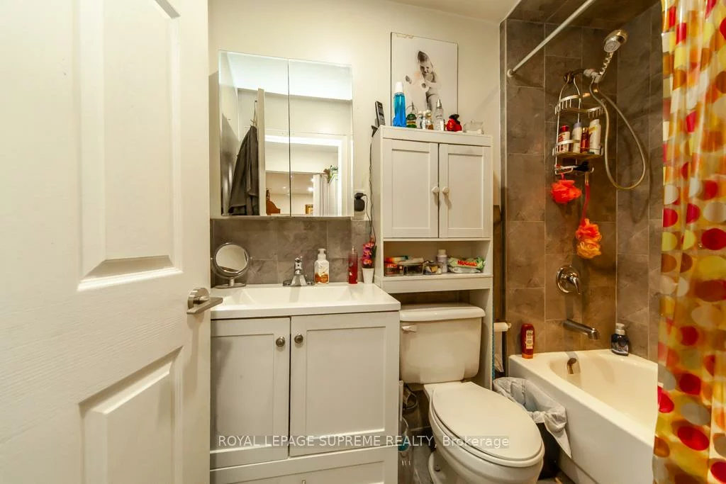 529, Rogers, Keelesdale-Eglinton West, Toronto