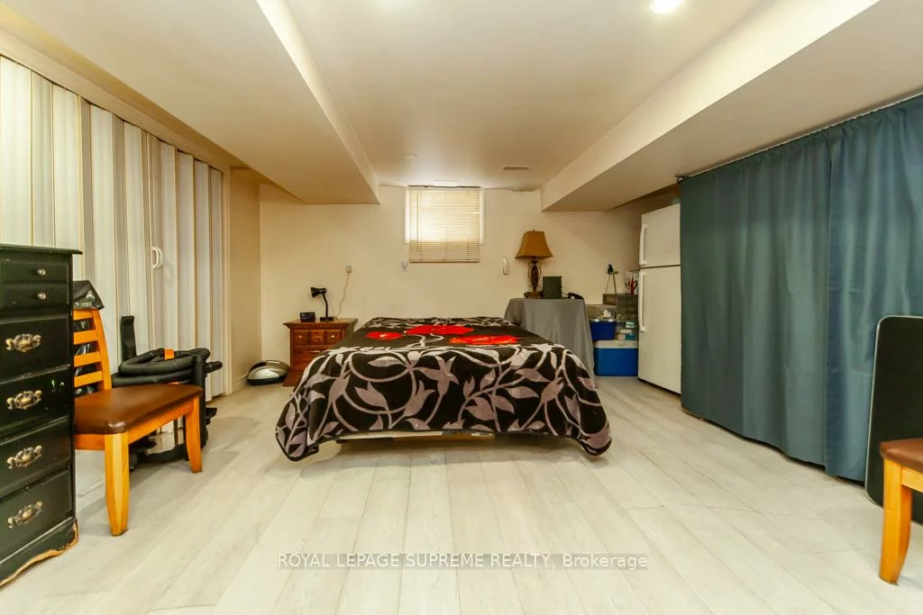 529, Rogers, Keelesdale-Eglinton West, Toronto