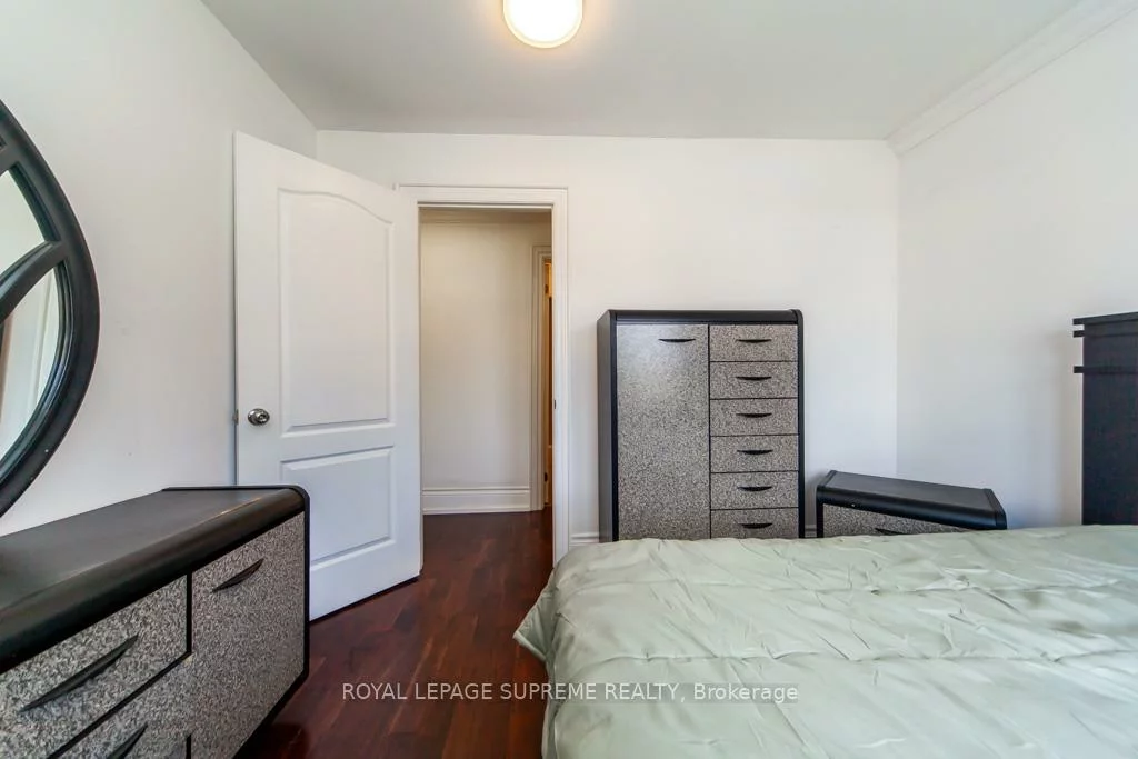 529, Rogers, Keelesdale-Eglinton West, Toronto