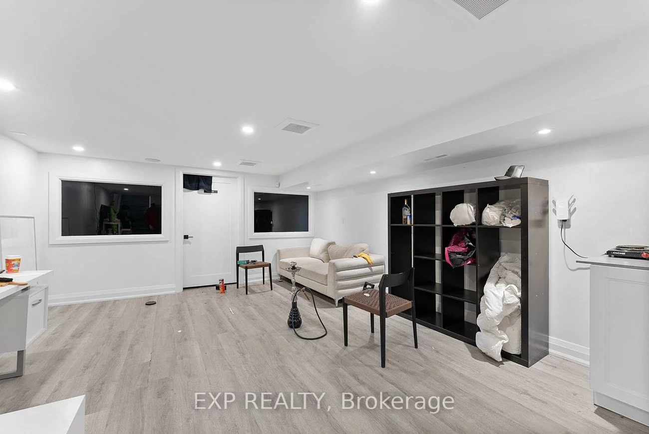 514A, Evans, Alderwood, Toronto