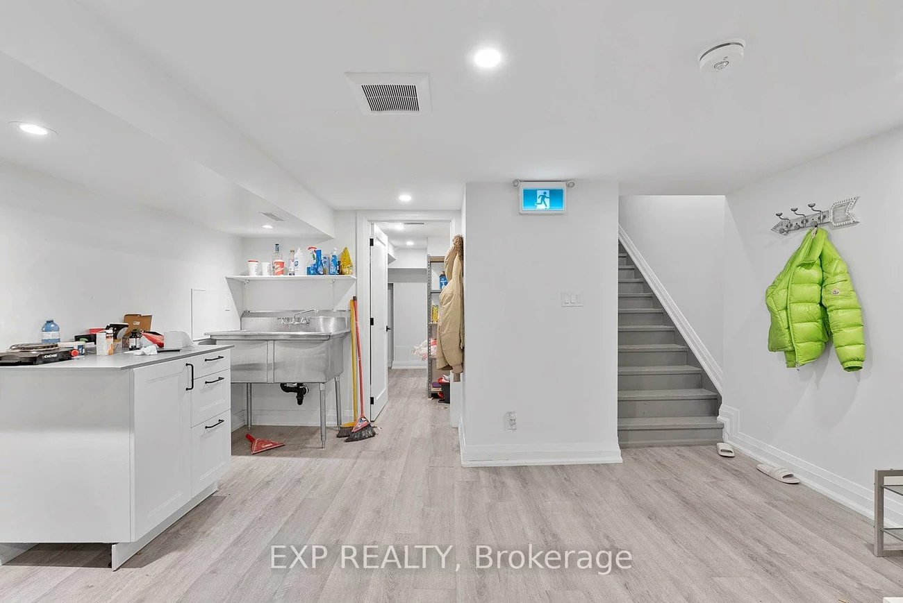 514A, Evans, Alderwood, Toronto