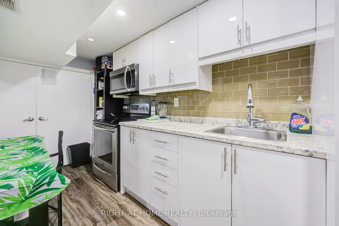 519, Rogers, Keelesdale-Eglinton West, Toronto