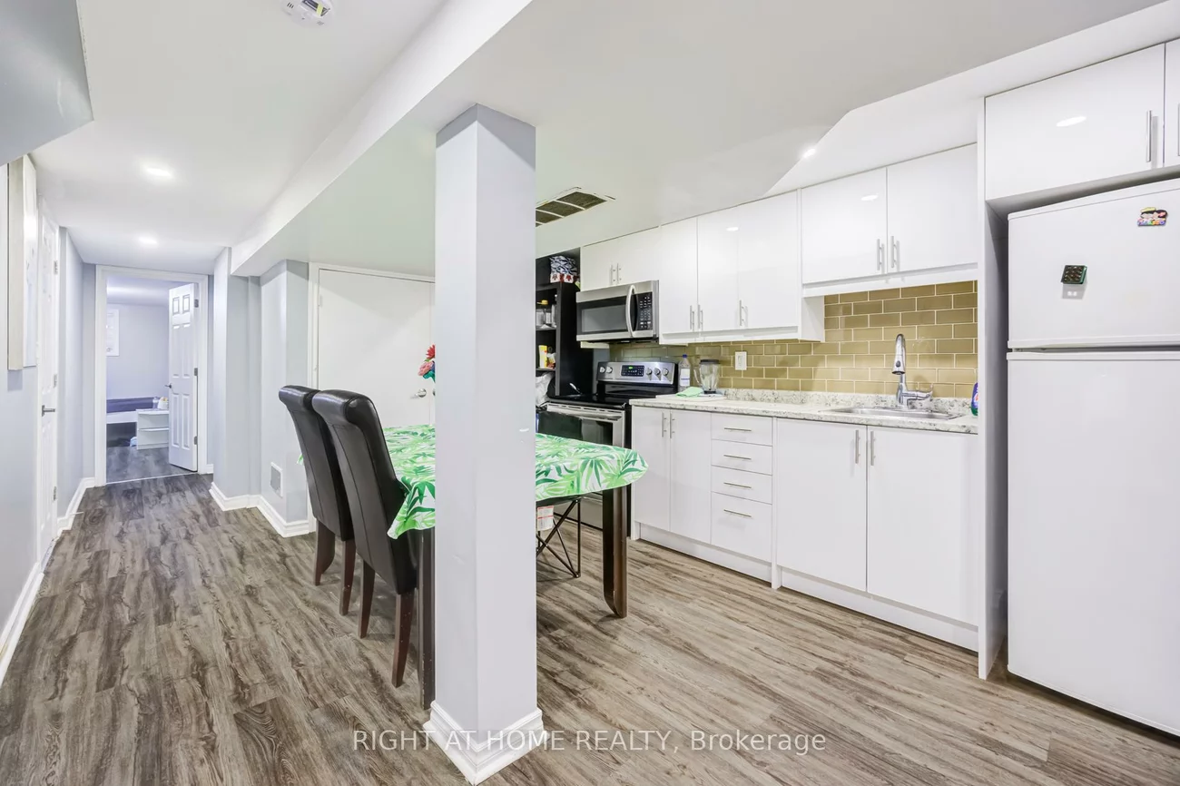 519, Rogers, Keelesdale-Eglinton West, Toronto