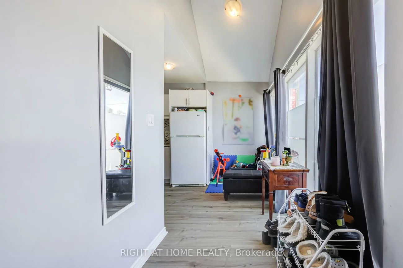 519, Rogers, Keelesdale-Eglinton West, Toronto