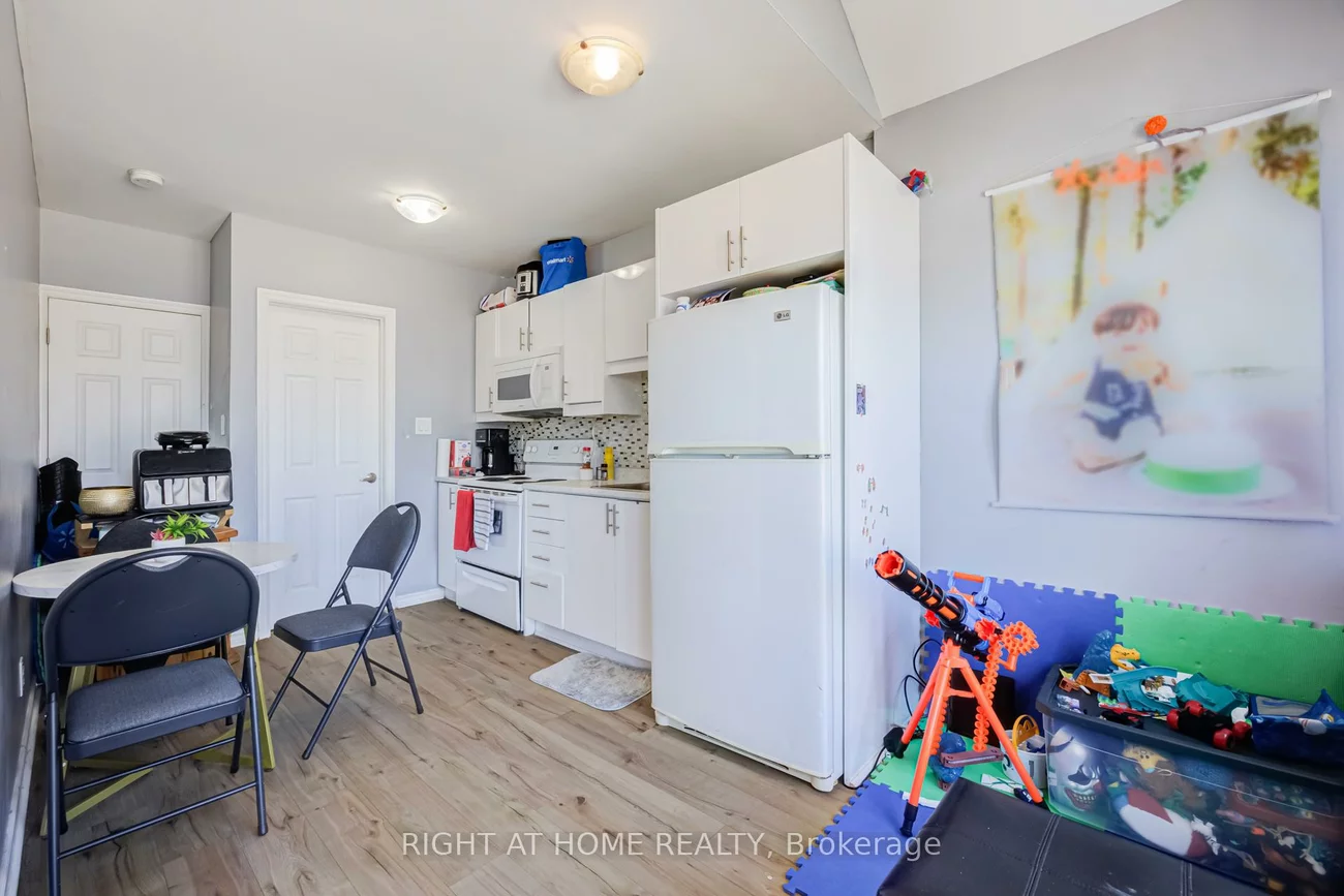 519, Rogers, Keelesdale-Eglinton West, Toronto