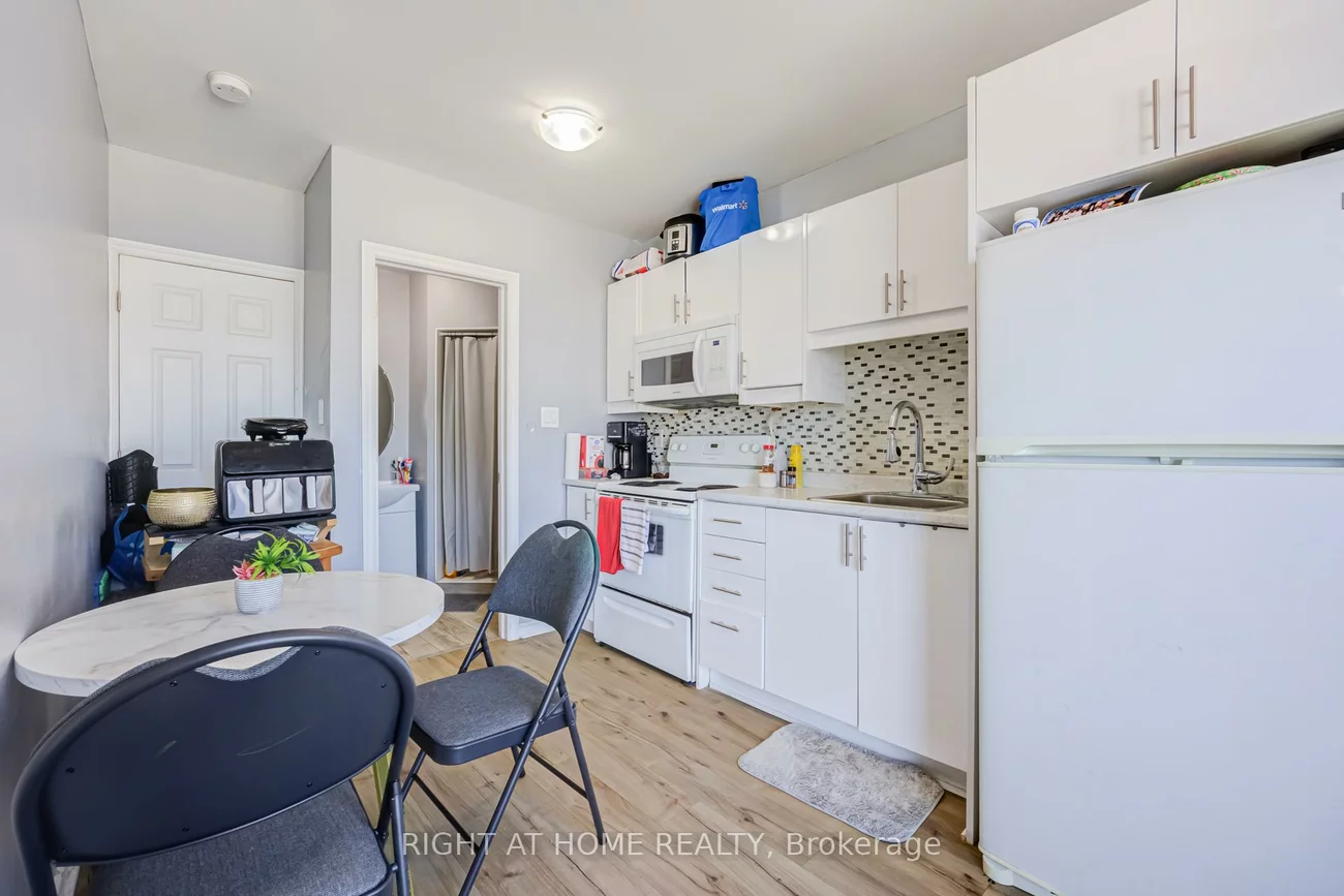 519, Rogers, Keelesdale-Eglinton West, Toronto