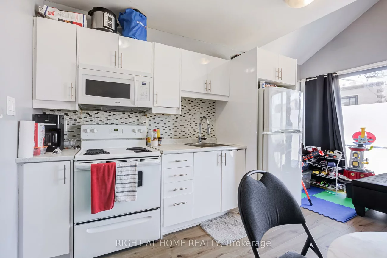 519, Rogers, Keelesdale-Eglinton West, Toronto