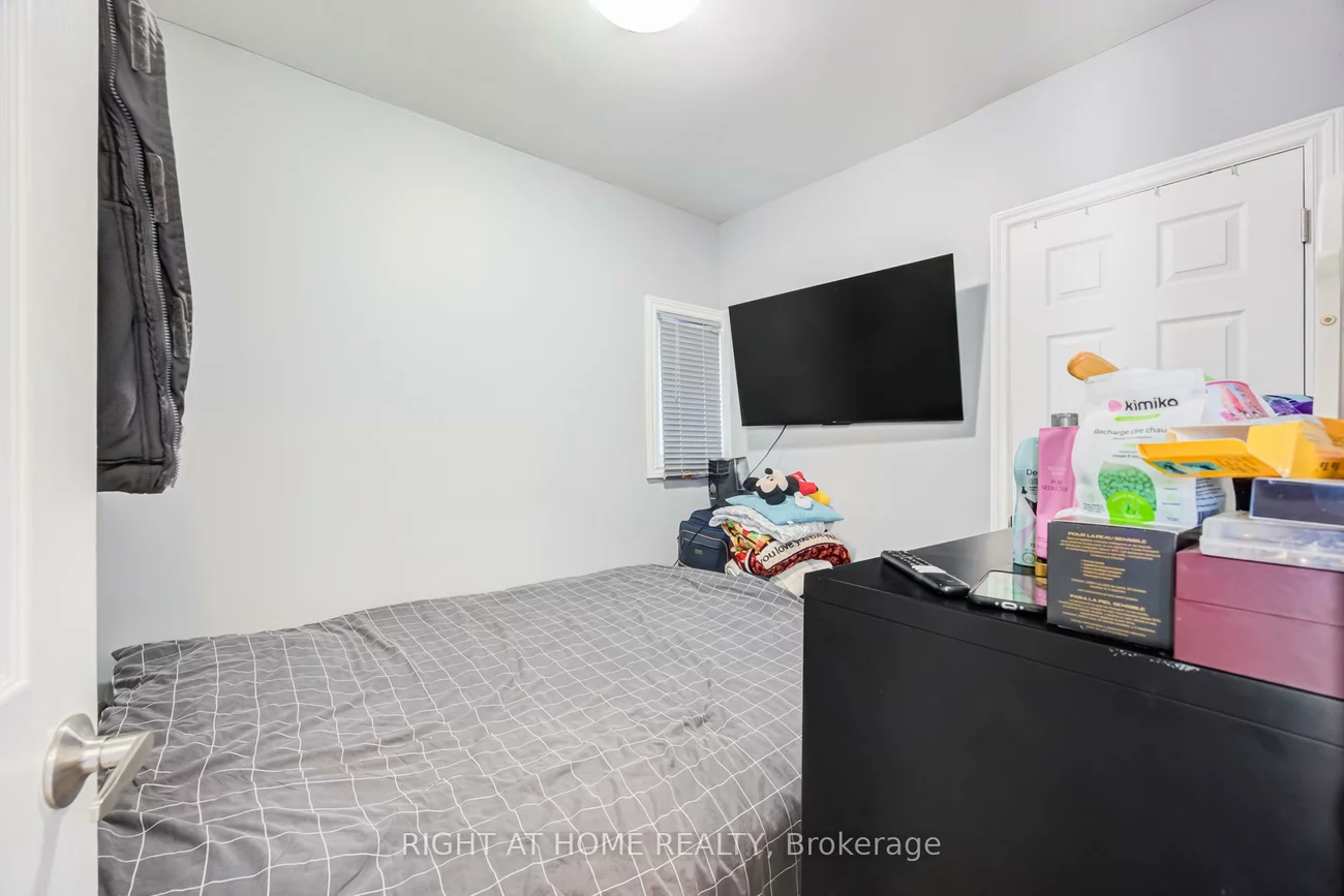 519, Rogers, Keelesdale-Eglinton West, Toronto