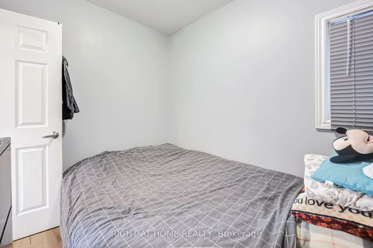 519, Rogers, Keelesdale-Eglinton West, Toronto