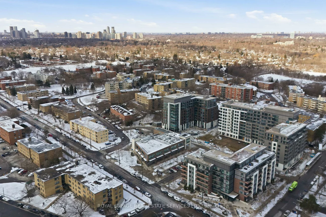 10, Neighbourhood, Stonegate-Queensway, Toronto