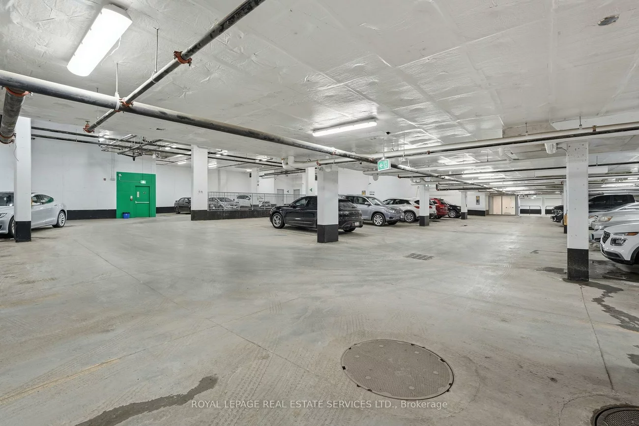 10, Neighbourhood, Stonegate-Queensway, Toronto