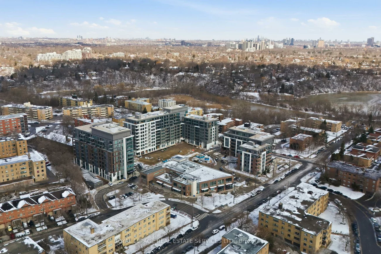 10, Neighbourhood, Stonegate-Queensway, Toronto