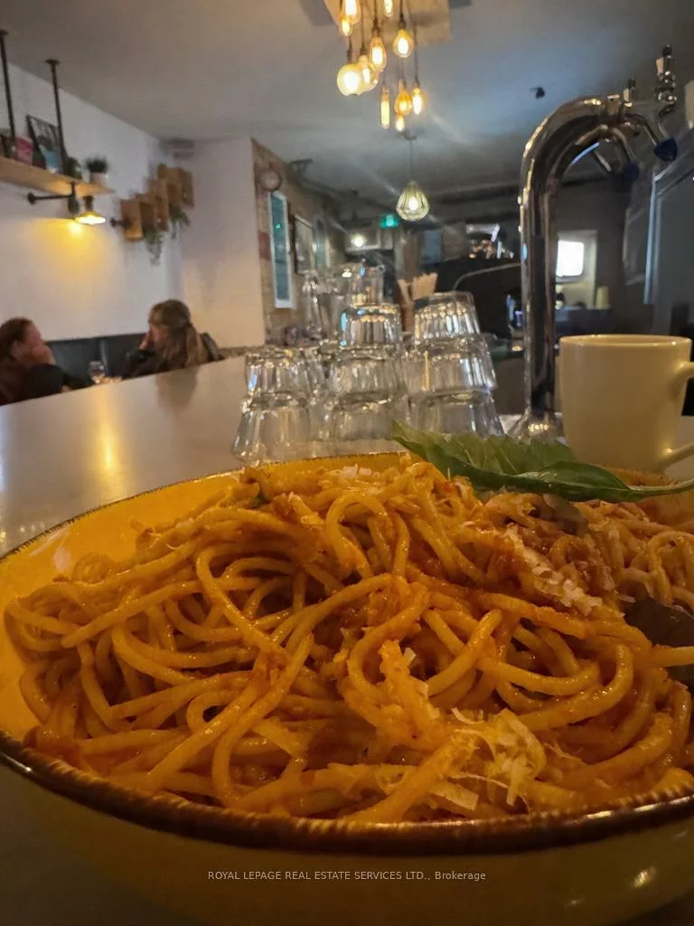 2840, Dundas, Junction Area, Toronto