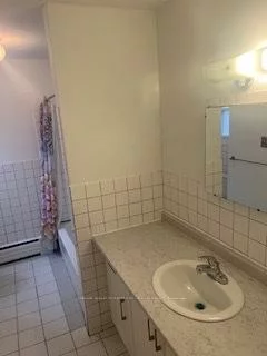 1696, Queen, Roncesvalles, Toronto