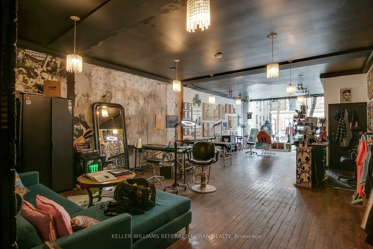 1696, Queen, Roncesvalles, Toronto