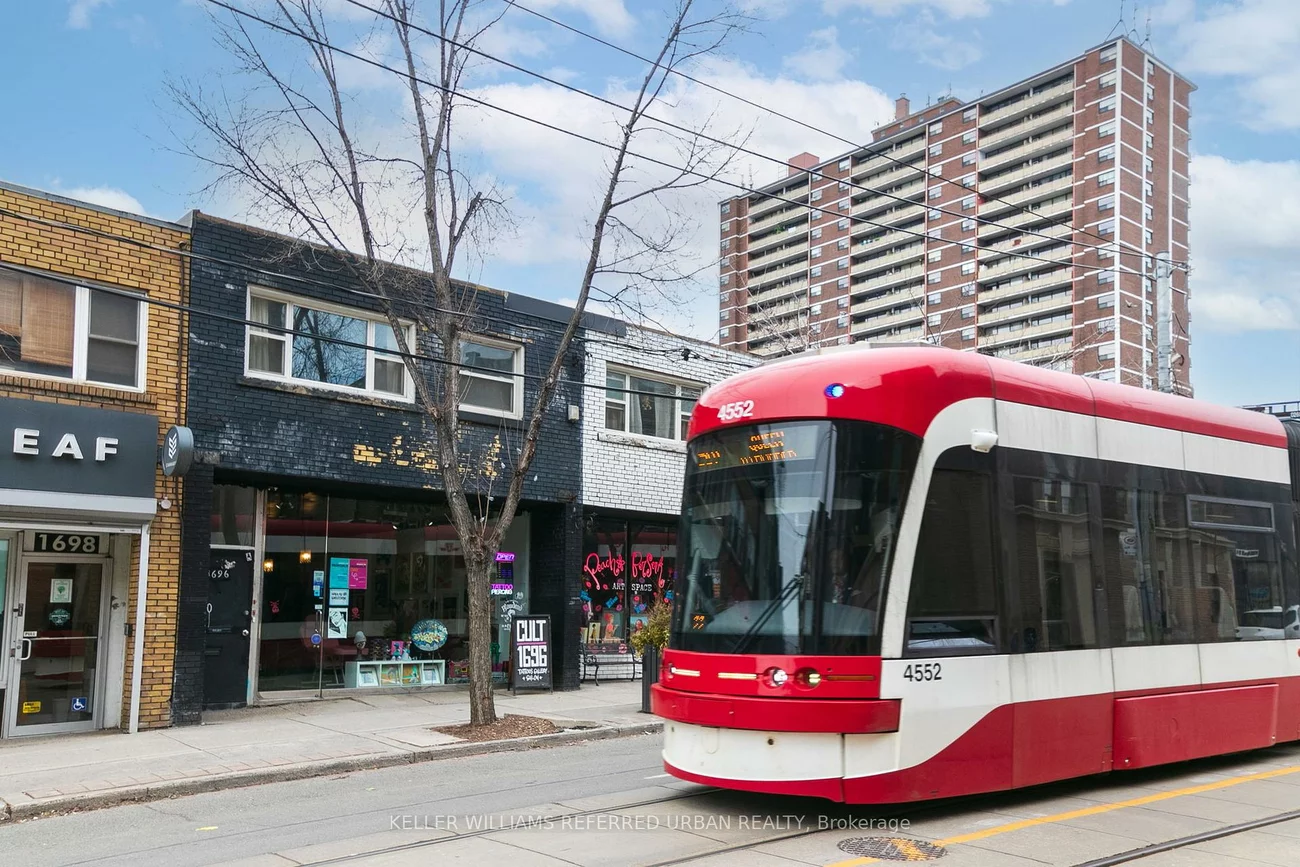 1696, Queen, Roncesvalles, Toronto