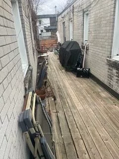 1696, Queen, Roncesvalles, Toronto