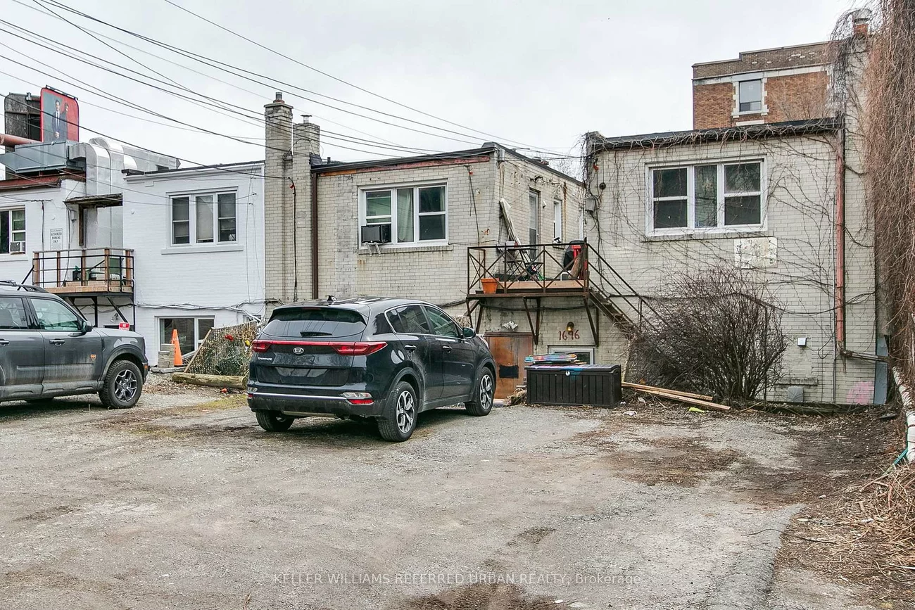 1696, Queen, Roncesvalles, Toronto