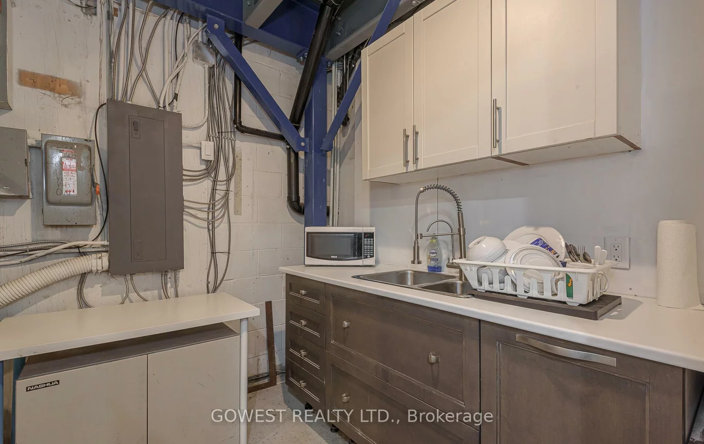 325, Weston, Junction Area, Toronto