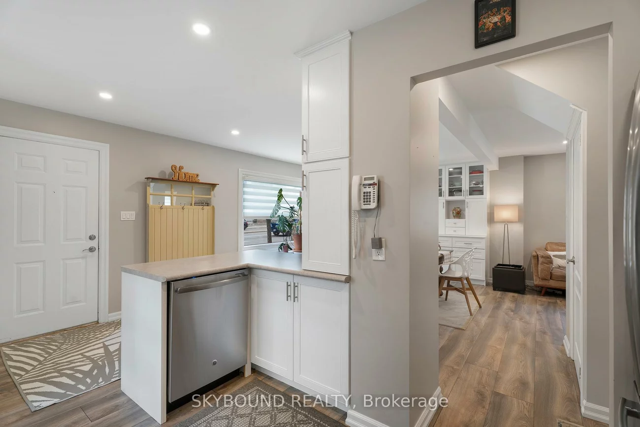 790, The Queensway, Stonegate-Queensway, Toronto