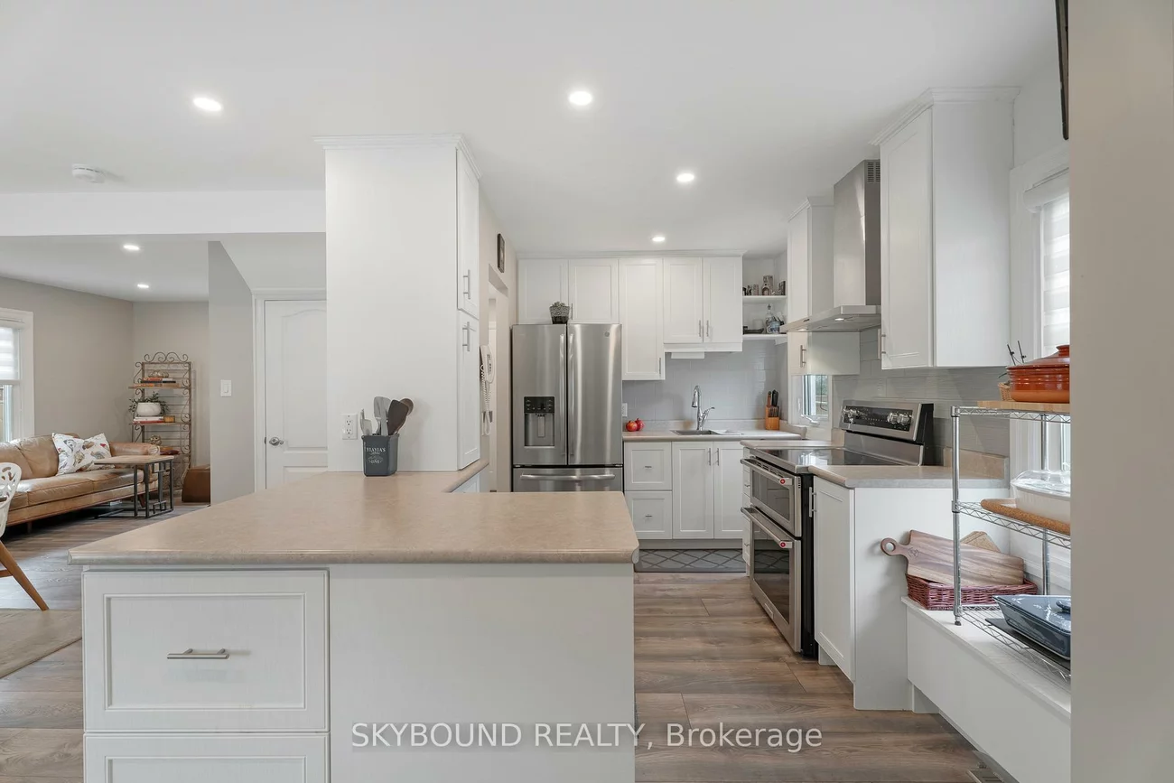 790, The Queensway, Stonegate-Queensway, Toronto