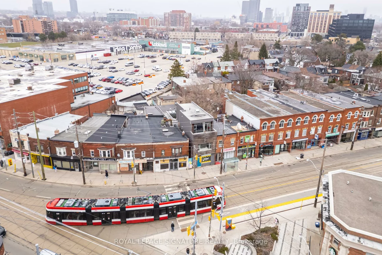 2243, Dundas, High Park-Swansea, Toronto