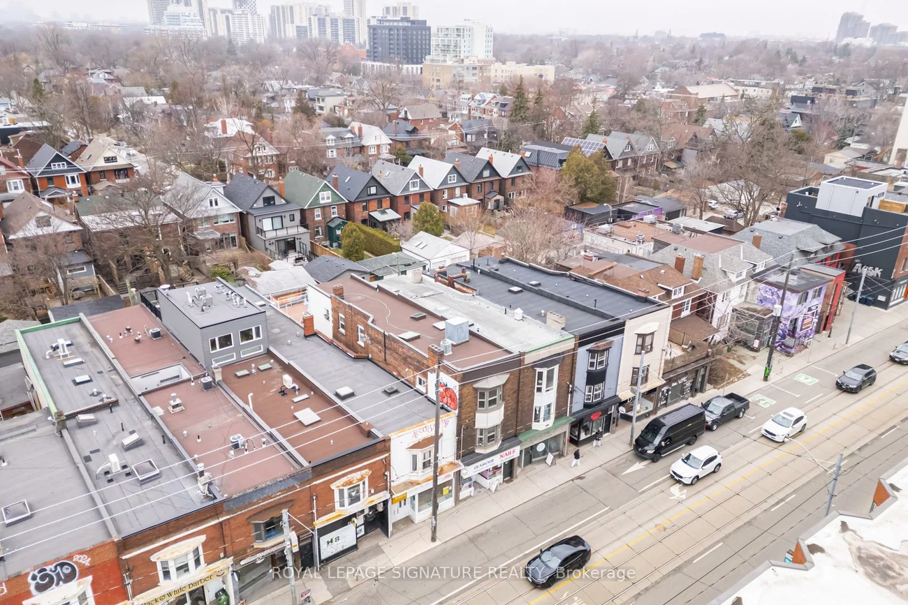 2243, Dundas, High Park-Swansea, Toronto