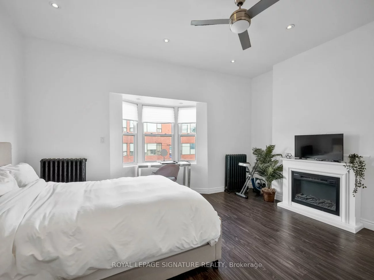 2243, Dundas, High Park-Swansea, Toronto