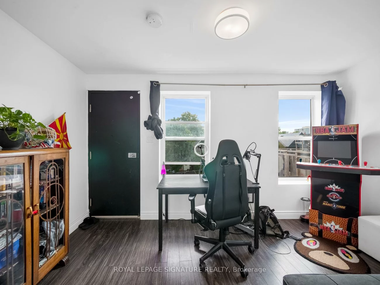 2243, Dundas, High Park-Swansea, Toronto