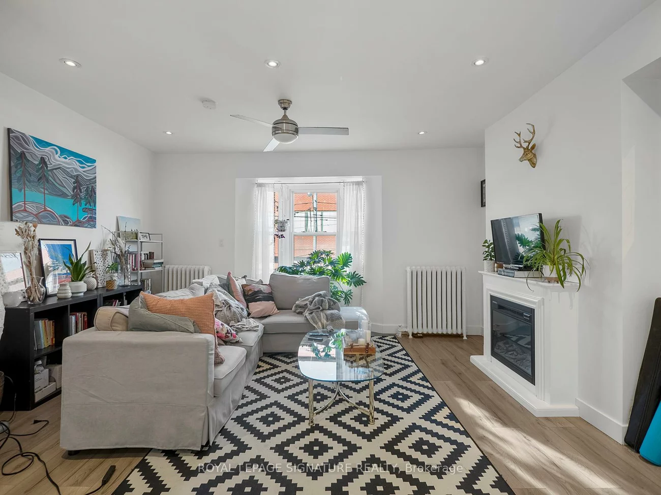 2243, Dundas, High Park-Swansea, Toronto