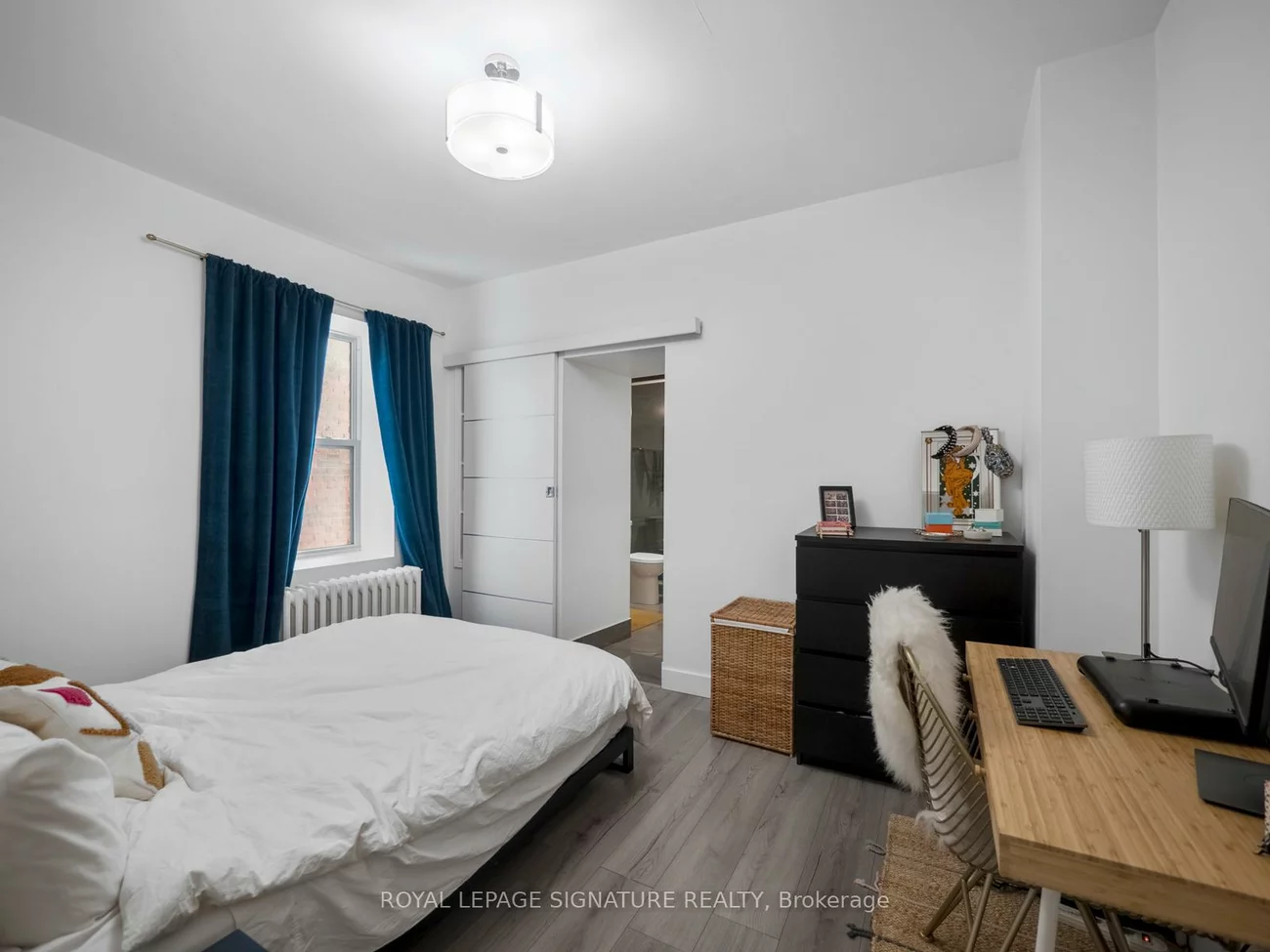 2243, Dundas, High Park-Swansea, Toronto