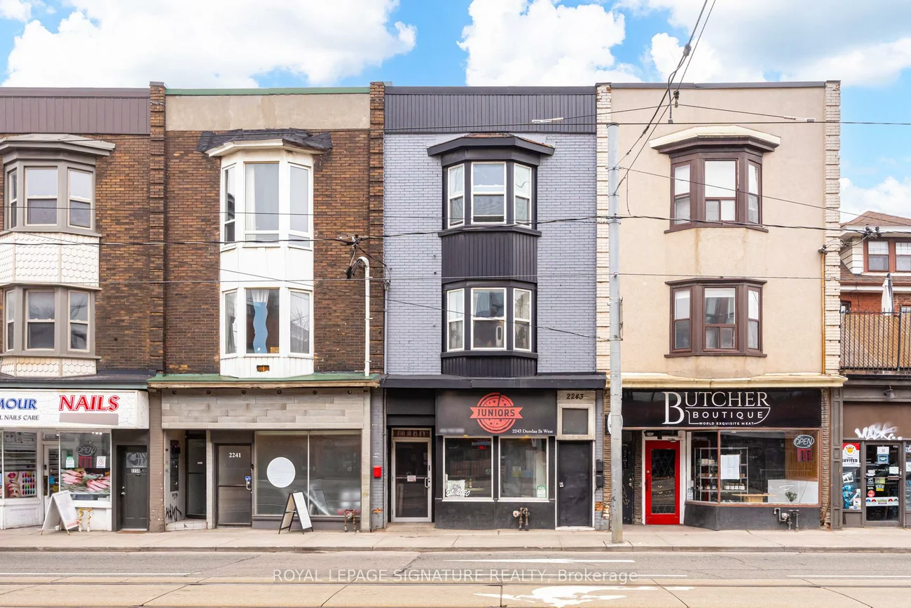2243, Dundas, High Park-Swansea, Toronto