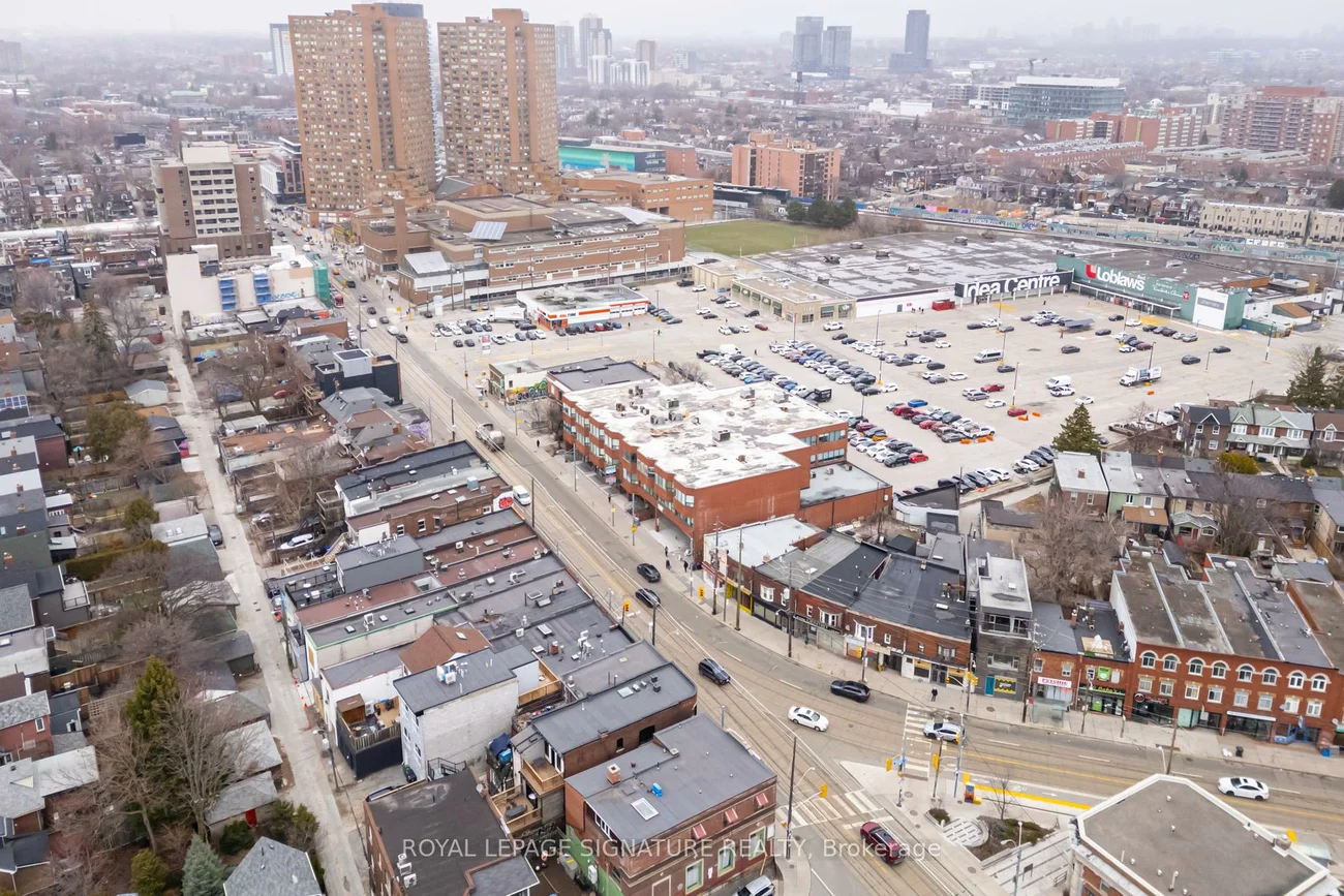 2243, Dundas, High Park-Swansea, Toronto