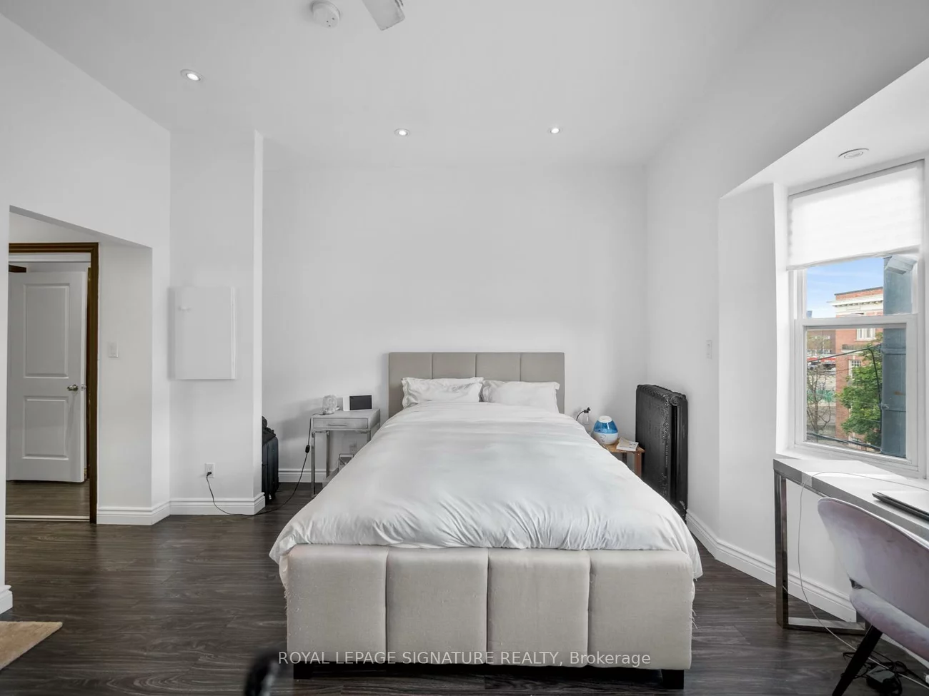 2243, Dundas, High Park-Swansea, Toronto