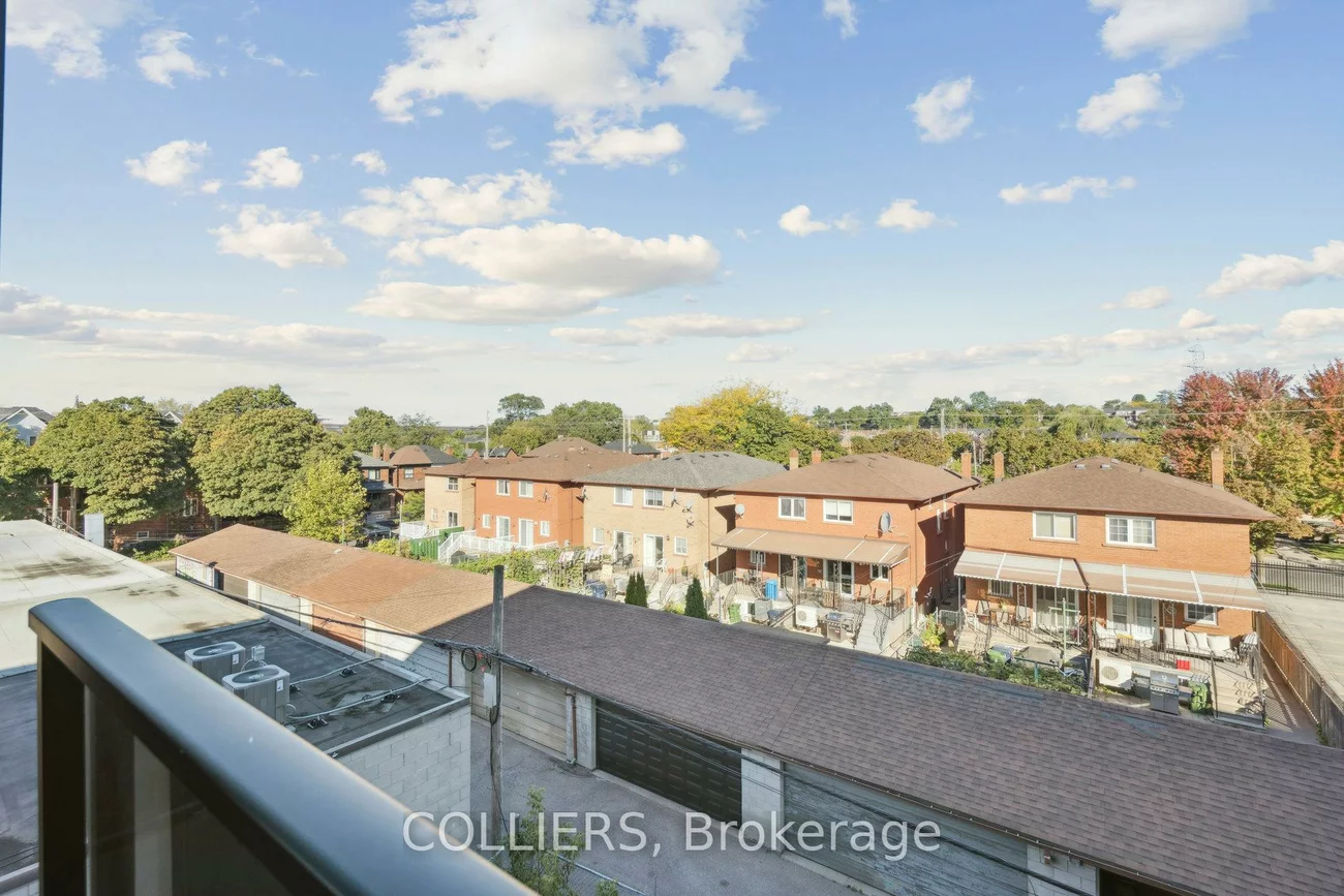 300, Geary, Dovercourt-Wallace Emerson-Junction, Toronto